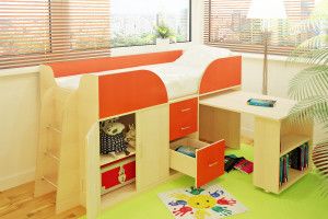 детская кровать с выдвижным столом