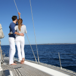Свидание на воде: как устроить романтическую прогулку на катере для любимой